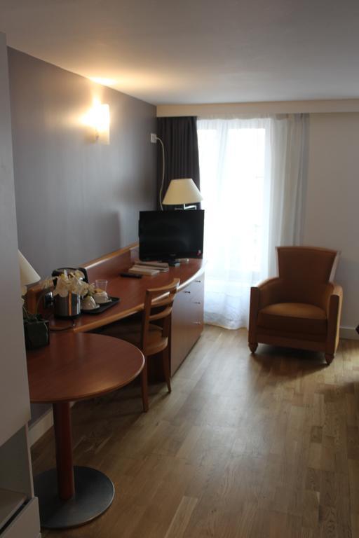 Hotel Metropolitain Parigi Esterno foto