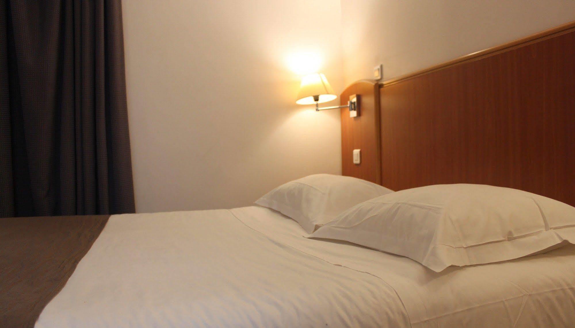 Hotel Metropolitain Parigi Esterno foto