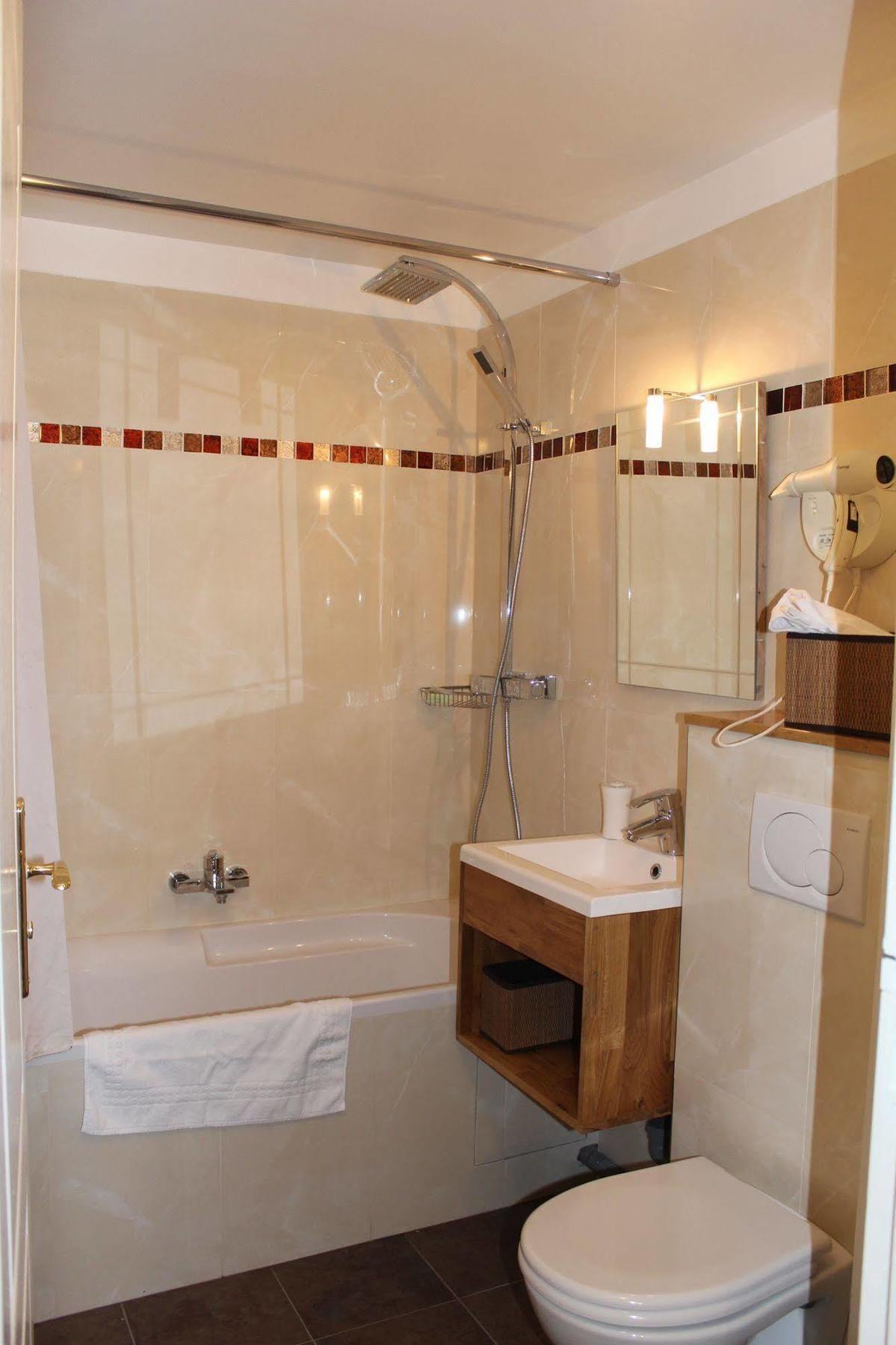 Hotel Metropolitain Parigi Esterno foto