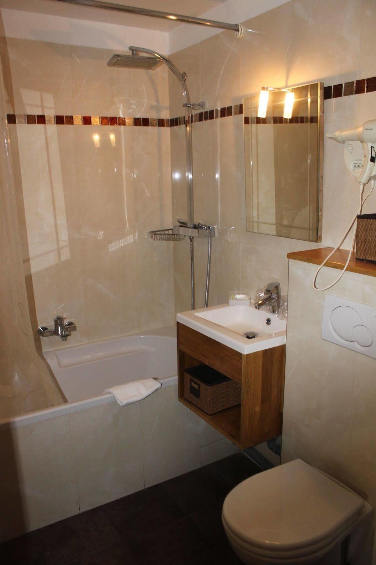 Hotel Metropolitain Parigi Esterno foto