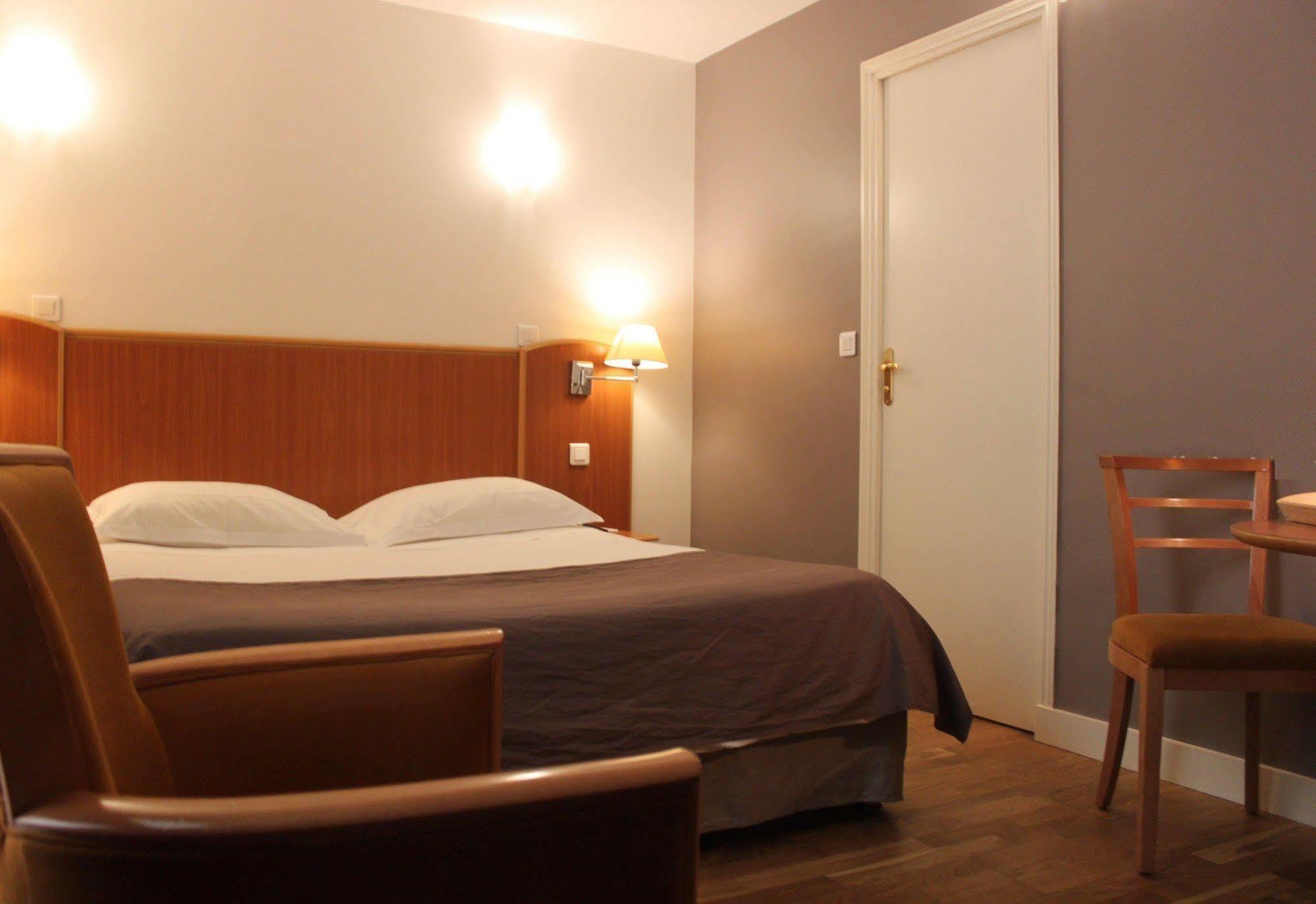 Hotel Metropolitain Parigi Esterno foto