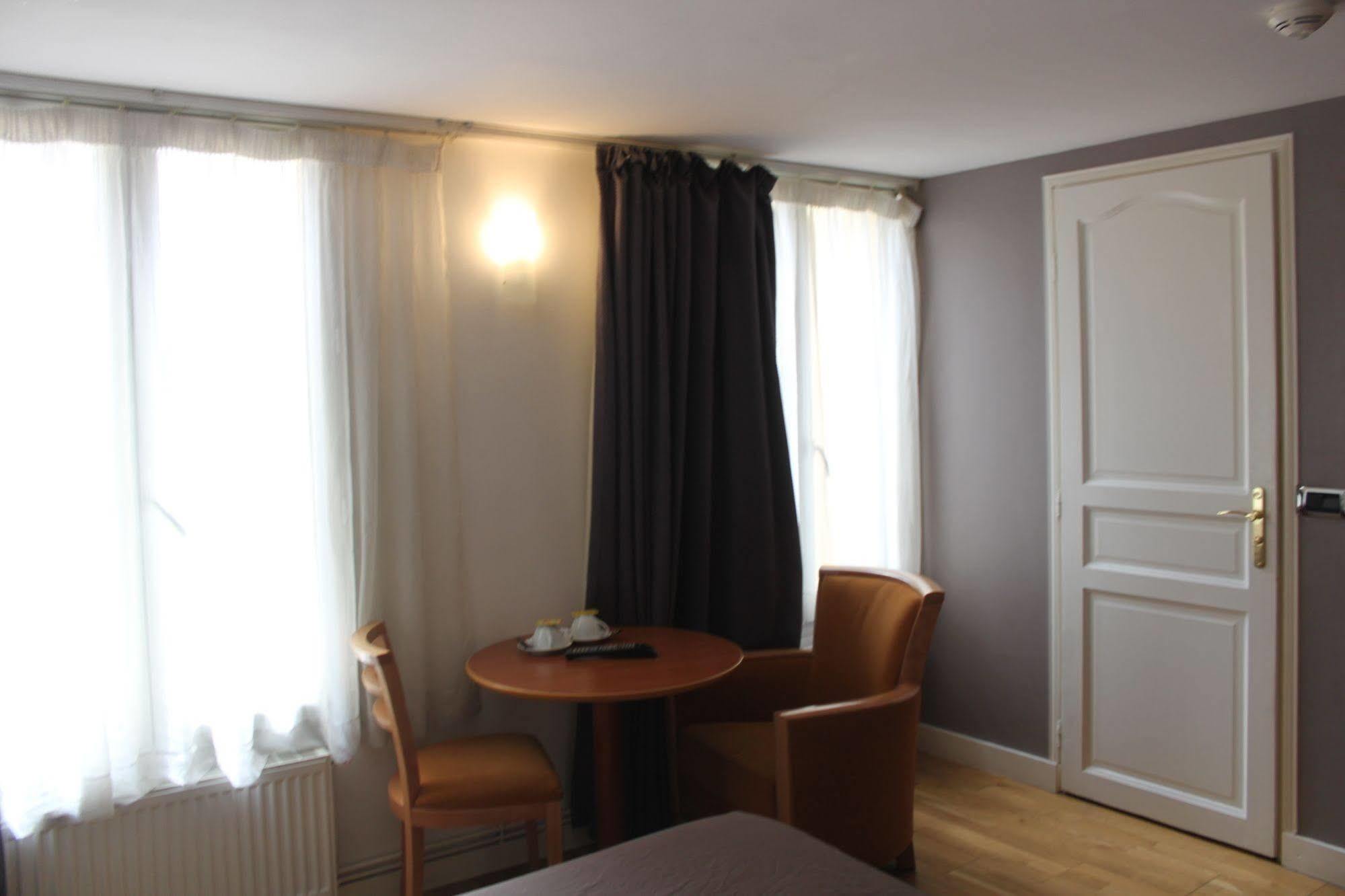 Hotel Metropolitain Parigi Esterno foto