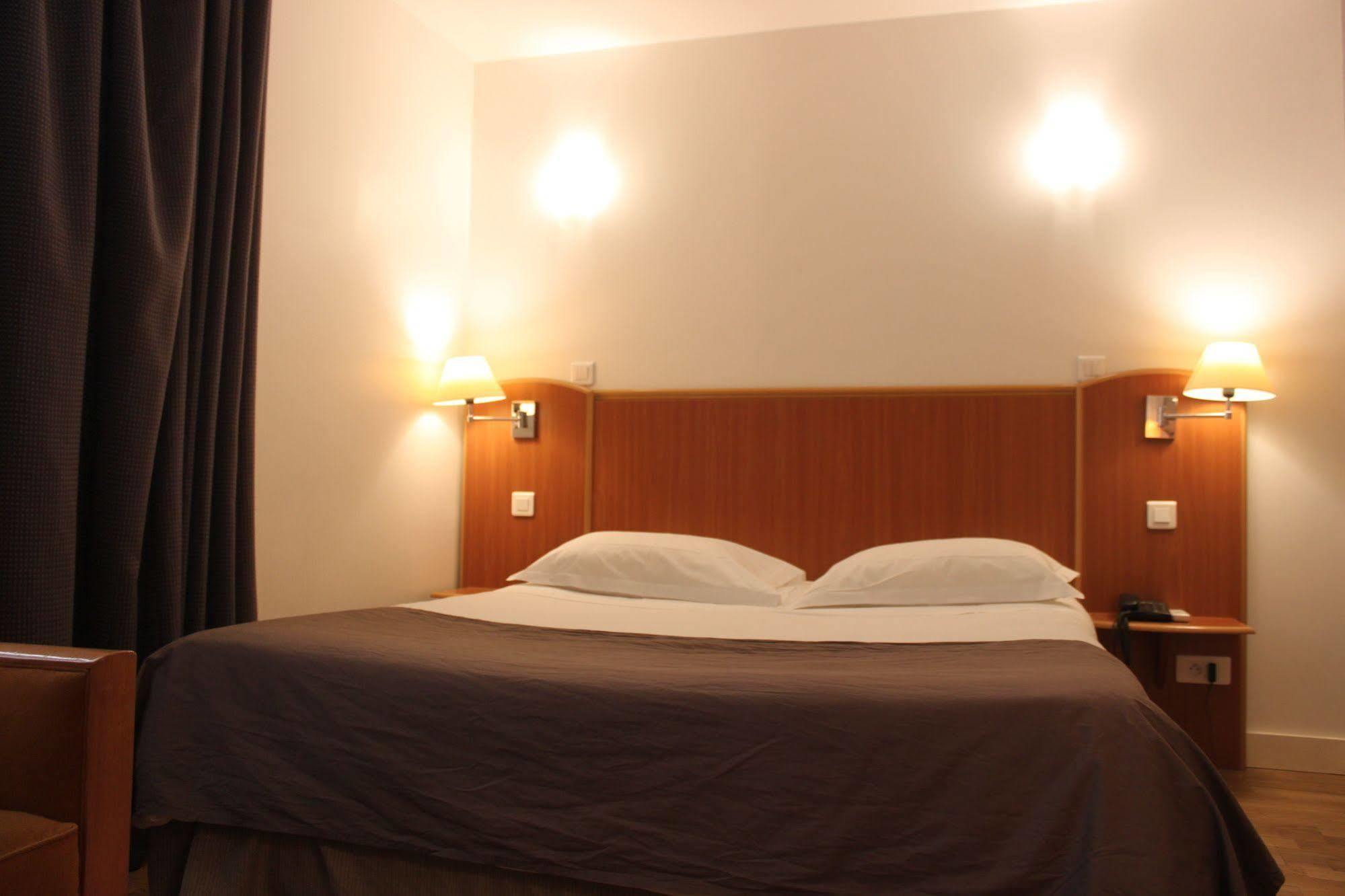 Hotel Metropolitain Parigi Esterno foto